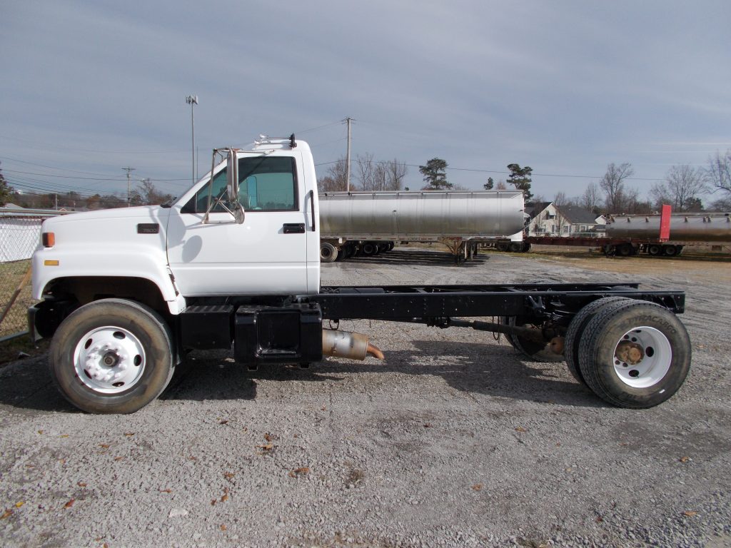 2000 GMC 7500 - A&H Equipment